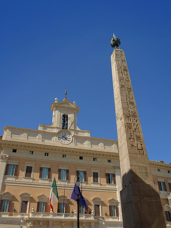 Fotos Obelisk vor dem Palazzo Montecitorio | Rom