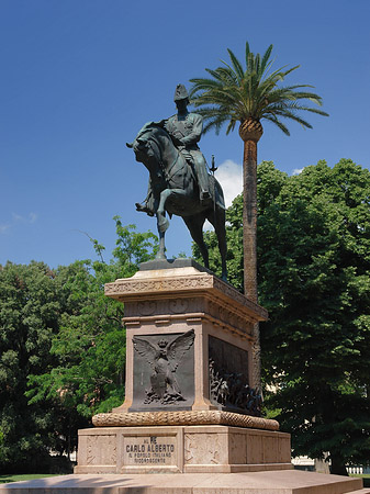 Statue von Carlo Alberto Foto 