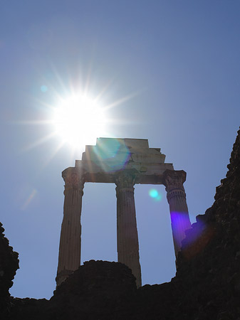 Dioskurentempel mit Sonne Fotos