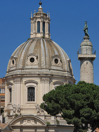 Kuppel der Santa Maria di Loreto Fotos