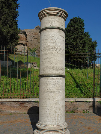 Fotos Säule mit Straßennamen