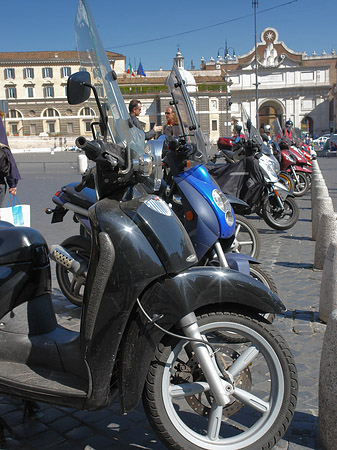 Fotos Mofas an der Piazza del Popolo