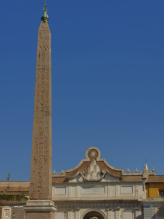 Fotos Obelisk mit dem Porta del Popolo