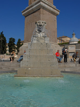 Foto Obelisk mit Wasser