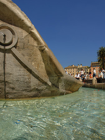 Fotos Schiff im Barcaccia Brunnen