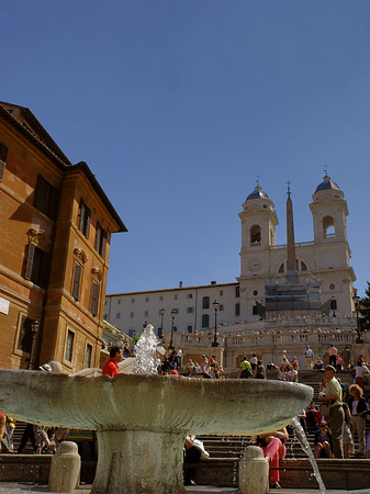 Kirche und der Barcaccia Brunnen Fotos