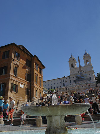 Kirche und der Barcaccia Brunnen Fotos