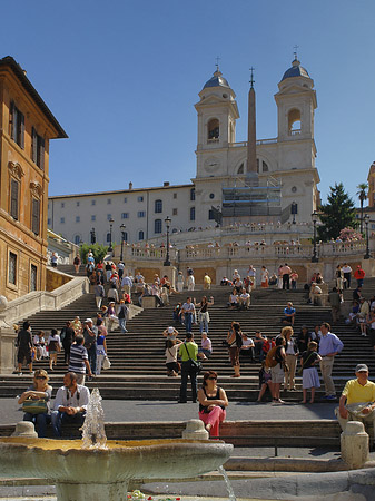 Kirche und Treppe Foto 