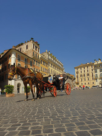 Pferdekutsche auf der Piazza die Spagna Foto 