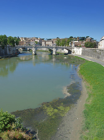 Foto Tiber mit der Vittorio Emanuele II - Rom