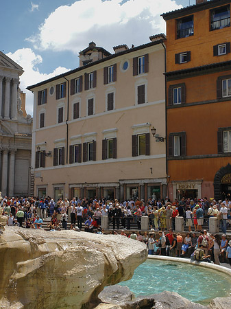 Foto Menschen am Brunnen