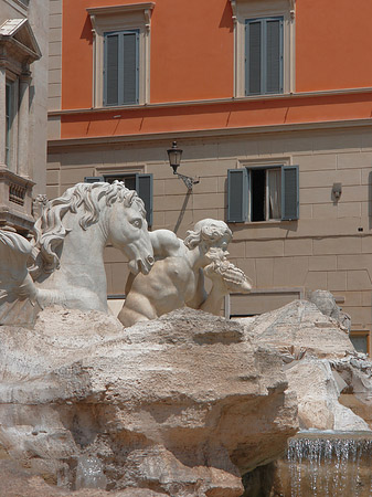 Statuen am Trevibrunnen