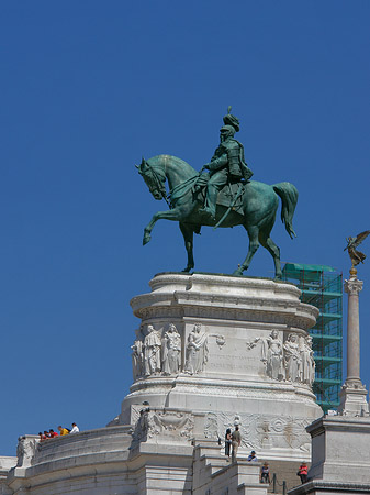 Bronzestatue von Victor Emmanuel Fotos