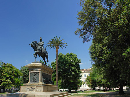 Foto Statue von Carlo Alberto