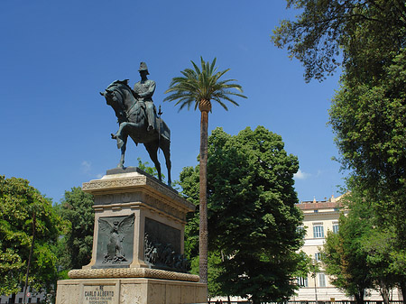 Foto Statue von Carlo Alberto