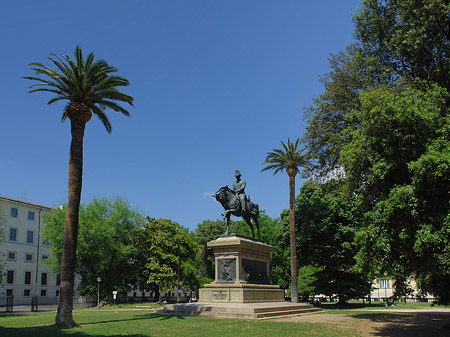 Foto Statue von Carlo Alberto