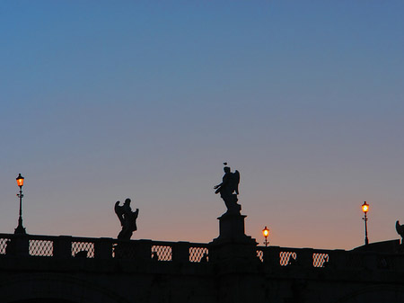 Fotos Engelsbrücke bei Dämmerung