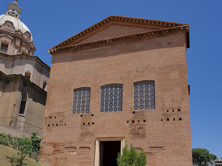 Curia Iulia