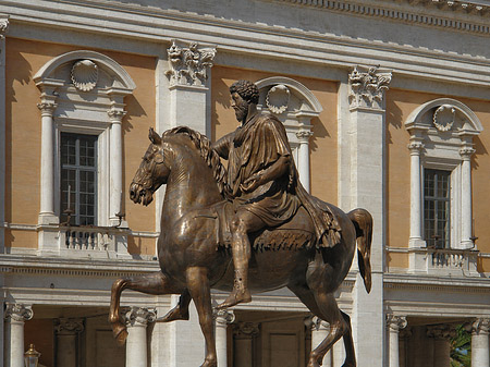 Foto Marc Aurel Statue