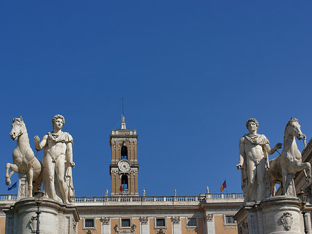 Statuen der Dioskuren Fotos