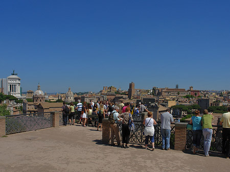 Menschen am Forum Romanum