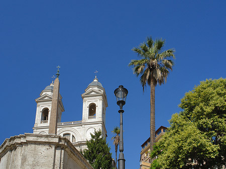 Fotos S. Trinita dei Monti mit Obelisk | Rom