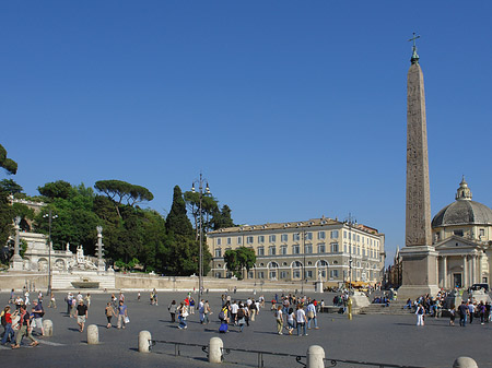 Fotos Obelisk und Löwenbrunnen