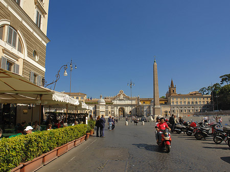 Strasse zur Piaza del Popolo Foto 