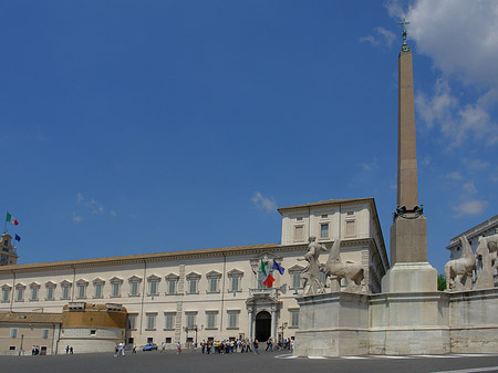 Quirinalspalast mit Obelisk Fotos