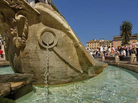 Fotos Schiff im Barcaccia Brunnen