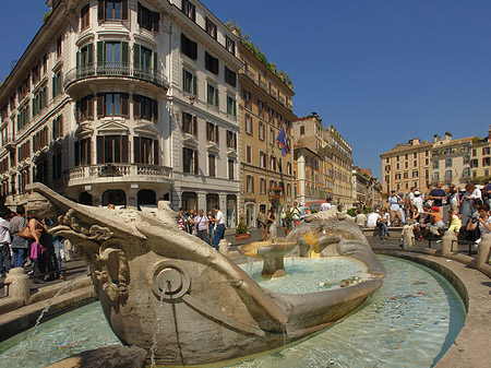 Fotos Schiff im Barcaccia Brunnen