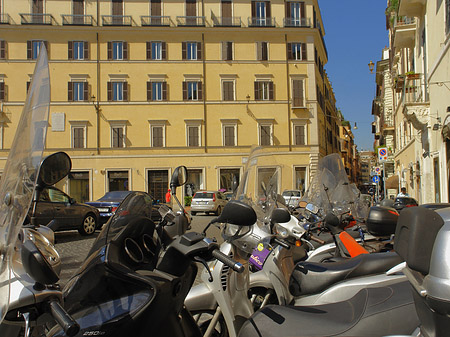 Mofas an der Piazza di Spagna Fotos