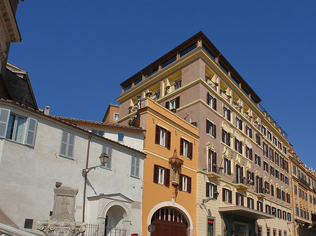 Piazza del Monti Fotos