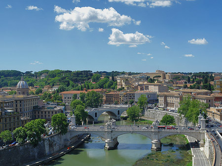 Tiber mit der Vittorio Emanuele II