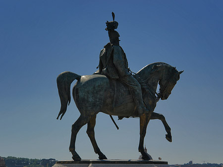 Bronzestatue von Victor Emmanuel Fotos