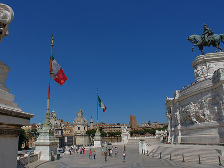 Bronzestatue von Victor Emmanuel Foto 